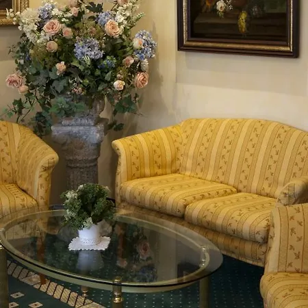 メイヤー ホテル